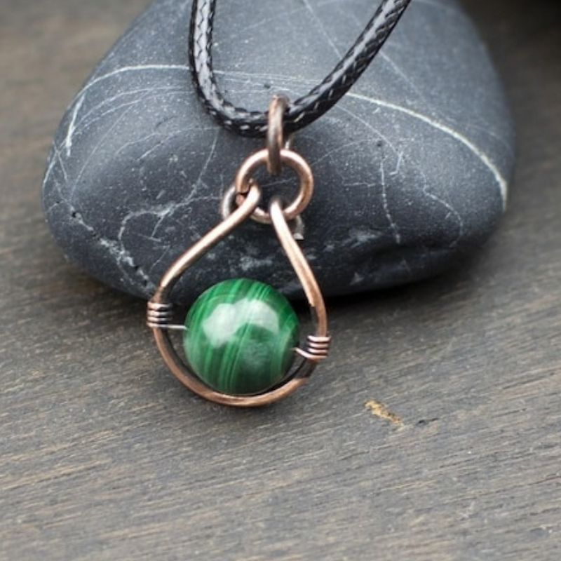 Pendentif “Orphée”, minimaliste en Pierre naturelle et Cuivre vieilli