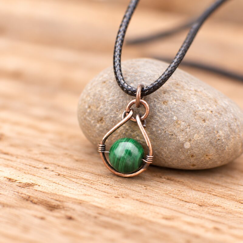 Pendentif “Orphée”, minimaliste en Pierre naturelle et Cuivre vieilli