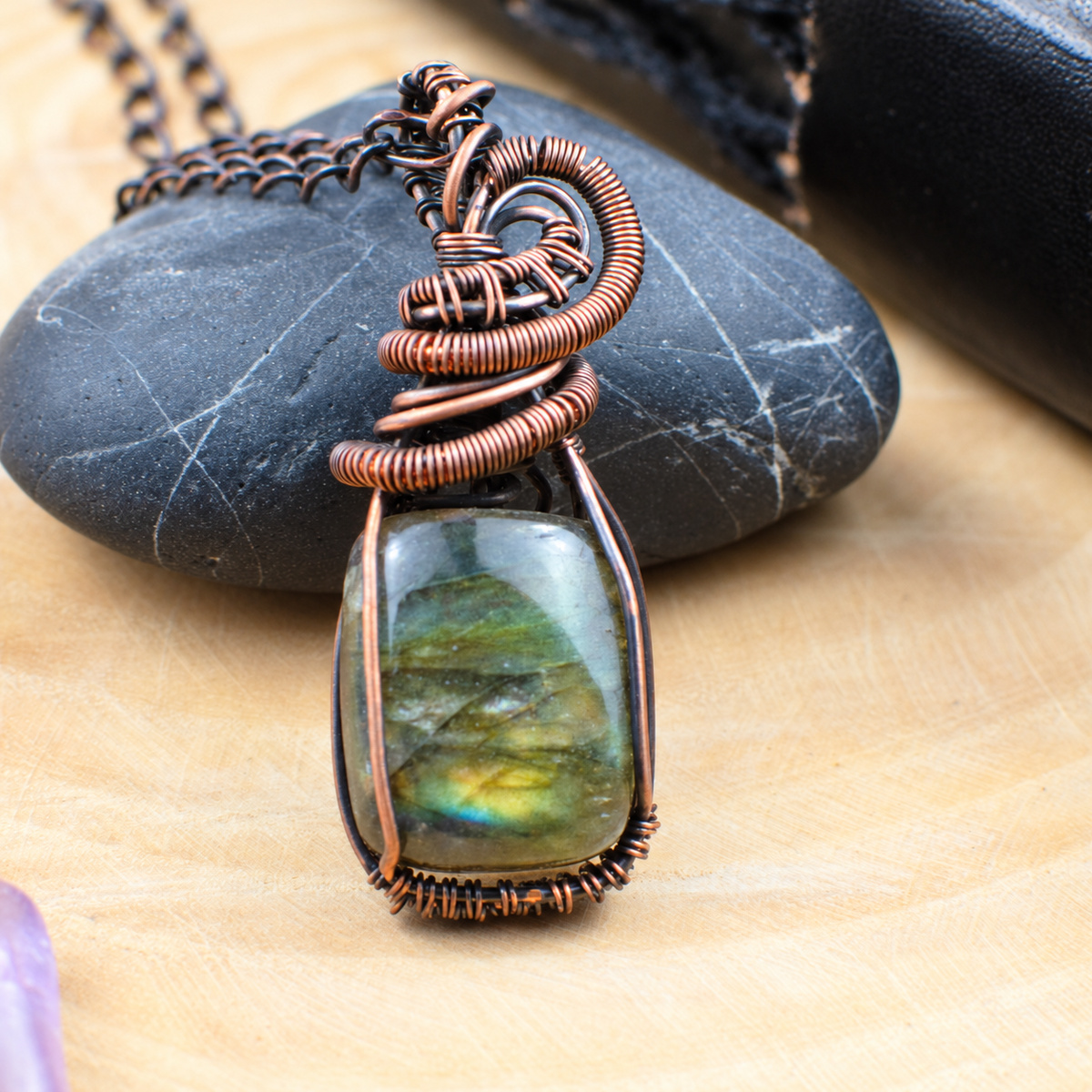 Pendentif "Soléa" en Labradorite et Cuivre vieilli