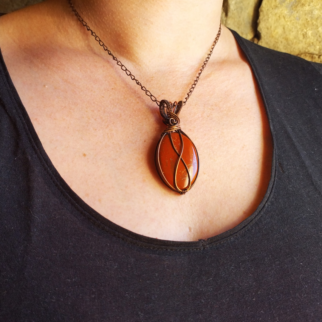 Pendentif "Or des Fées " en Jaspe rouge et Cuivre vieilli – Image 2