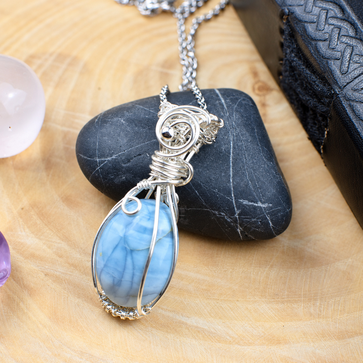 Pendentif "Givre Bleu" en Opale Bleue et Cuivre Silver-filled – Image 2