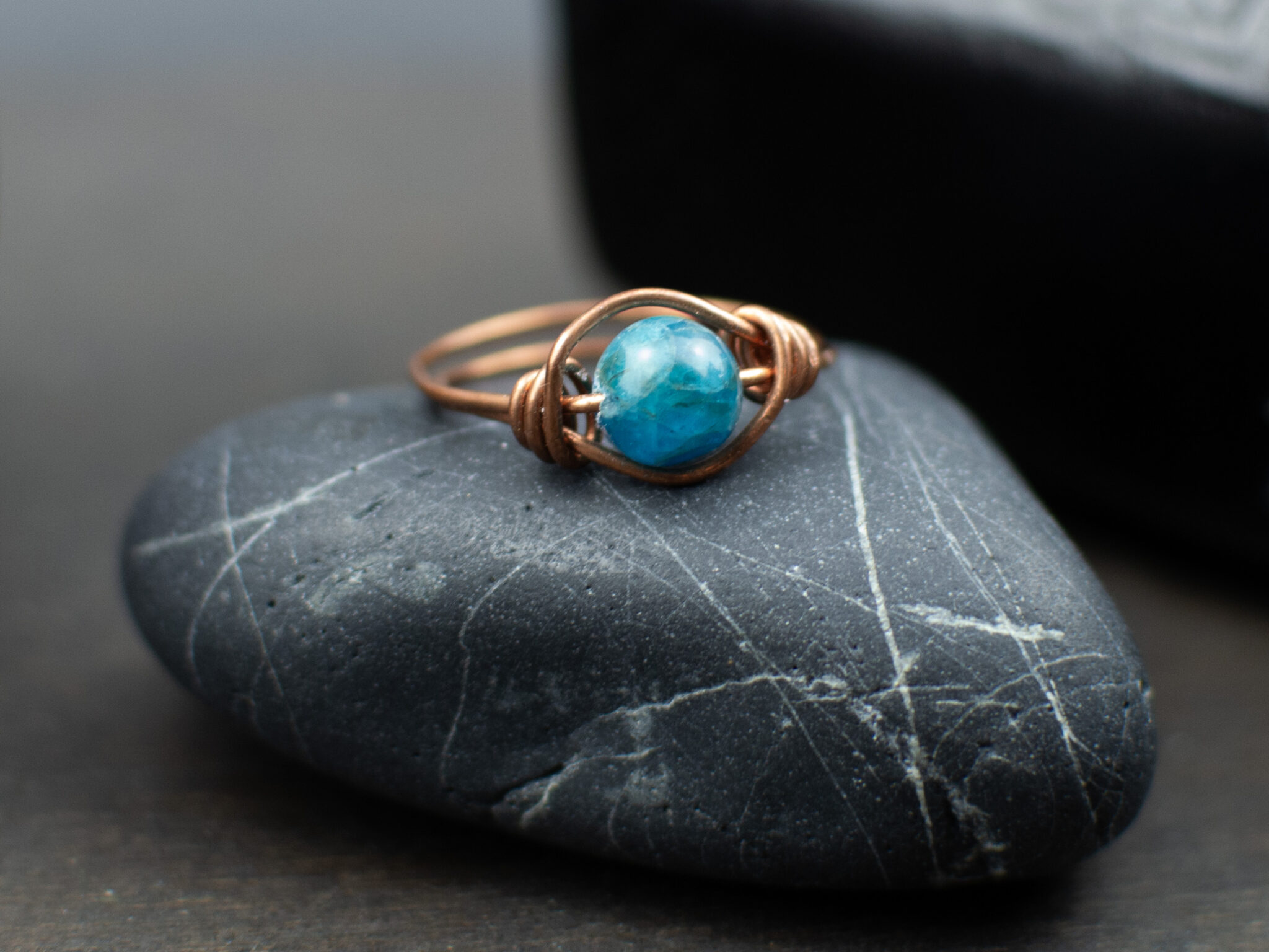 Bague " La Gardienne" en Cuivre vieilli et Pierres naturelles – Image 8