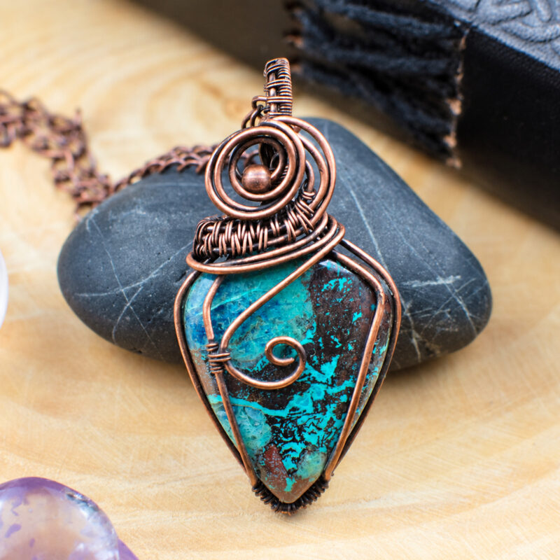 Pendentif "Lueur d'Orage" en Shattuckite et Cuivre vieilli