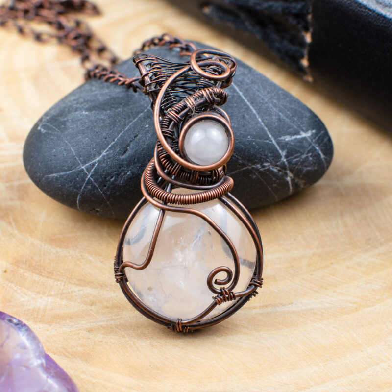 Pendentif "Potion des Secrets" en Quartz rose et cuivre vieilli