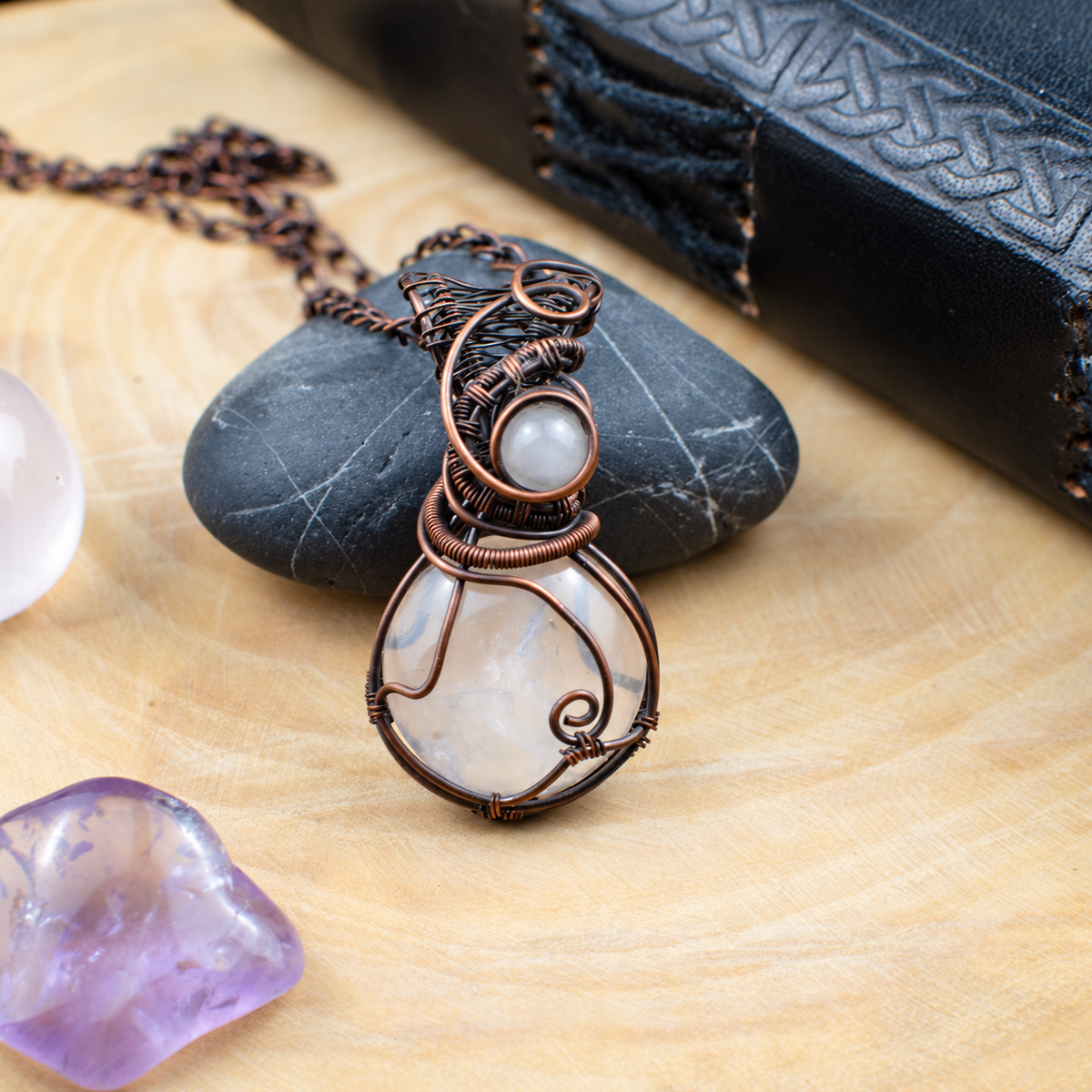 Pendentif "Potion des Secrets" en Quartz rose et cuivre vieilli – Image 4