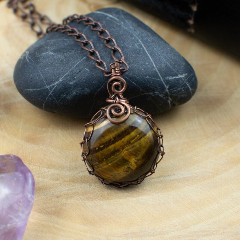 Pendentif "Le Fil d'Or", en Œil de tigre et Cuivre vieilli